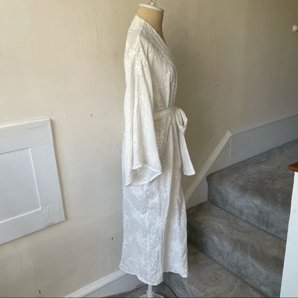 Lovers and Friends White Cotton Belted Floral Embroidered Kate Kimono Size XS - Picture 8 of 11